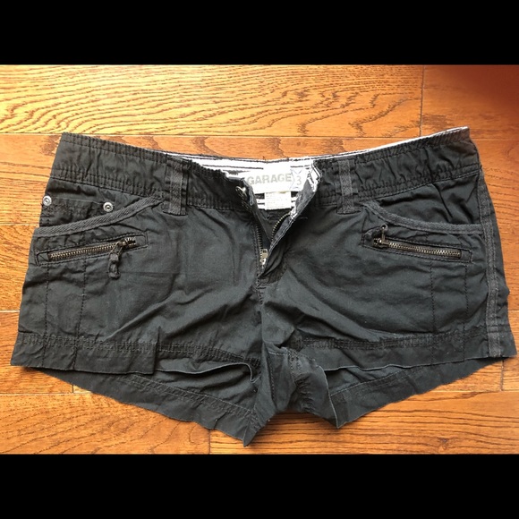 2/$20 Garage Black shorts, Size 3 - Picture 1 of 2